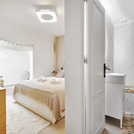 Relaxing Oasis For Digital Nomads With Pool Διαμέρισμα *