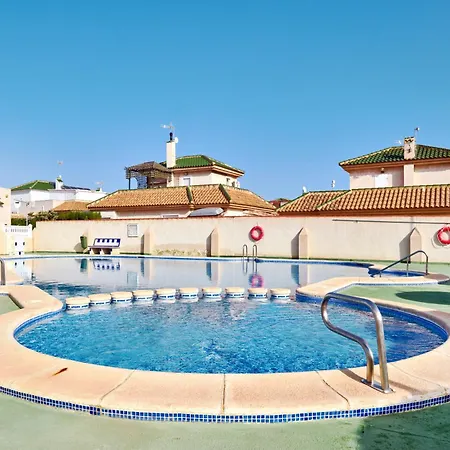 Relaxing Oasis For Digital Nomads With Pool Nyaraló Torrevieja
