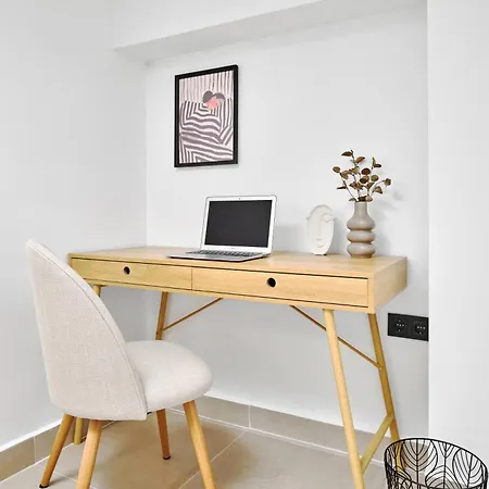 Relaxing Oasis For Digital Nomads With Pool 펜션 *