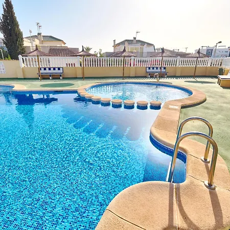 Nyaraló Relaxing Oasis For Digital Nomads With Pool Torrevieja
