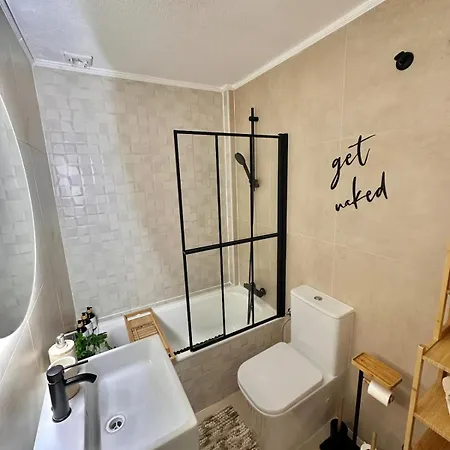 Relaxing Oasis For Digital Nomads With Pool 펜션