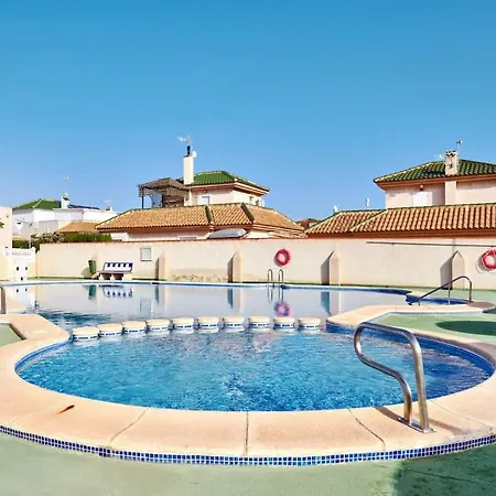 Relaxing Oasis For Digital Nomads With Pool Nyaraló