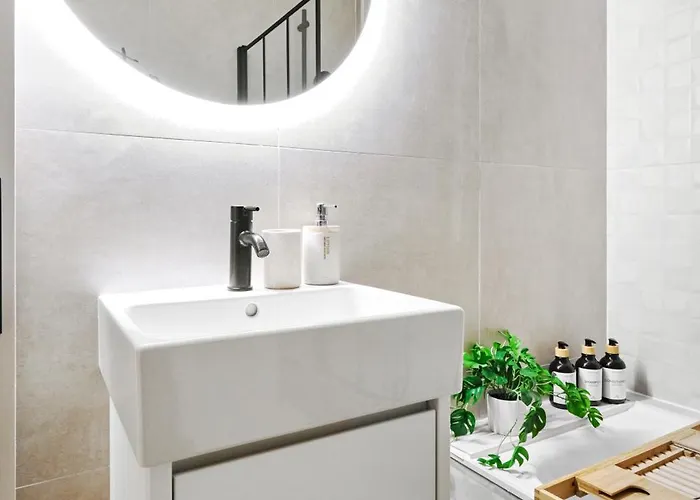 Relaxing Oasis For Digital Nomads With Pool Торевьиа