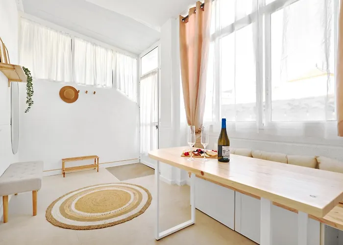 Relaxing Oasis For Digital Nomads With Pool Апартаменты