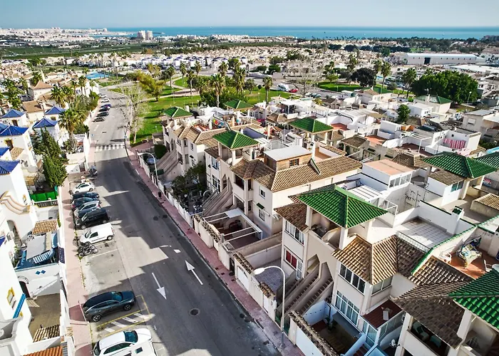 Relaxing Oasis For Digital Nomads With Pool