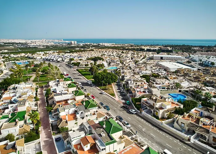 Relaxing Oasis For Digital Nomads With Pool Апартаменты Торевьиа